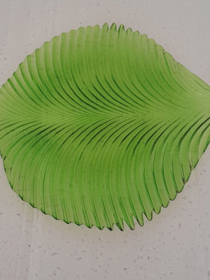 Glass platter with shell design green color 25x25cm new