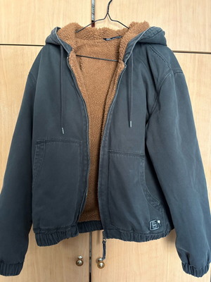 Zara jacket like new, size L, black with fur lining