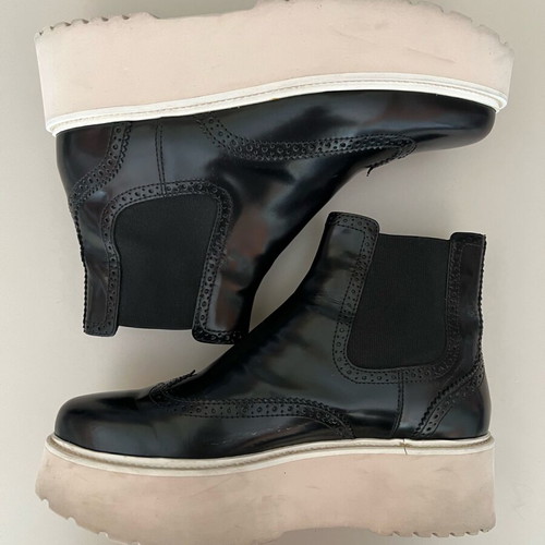 Hogan Chelsea brogue boots used, black with white chunky sole, size 37.5