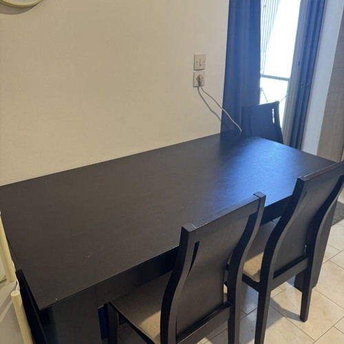 Wooden oak dining set like new, extendable table with 6 chairs