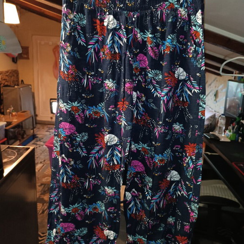 Women's zip culotte pants like new with floral print on blue