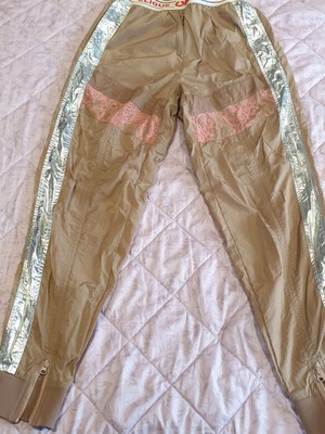 Παντελόνι Pinko XS μπεζ με ασημένιες λεπτομέρειες και ροζ δαντέλα σαν καινούργιο