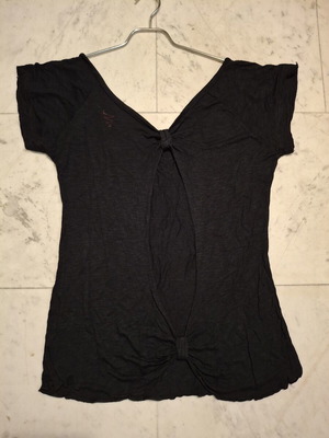 Black T-shirt like new with open back, size S