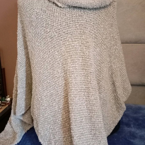 Wool poncho like new, beige, size L