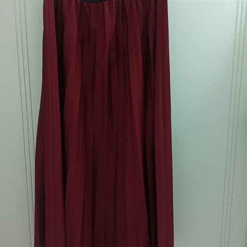 Pleated skirt bordeaux new with black crop top set