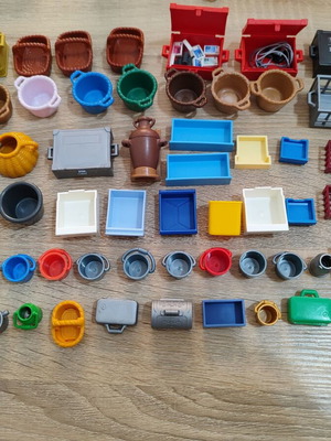 Playmobil καλάθια, κουβάδες και μπαούλα μεταχειρισμένα