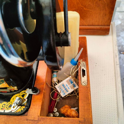 Shmens sewing machine like new, used