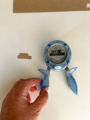Large tag punch for scrapbooking and crafts