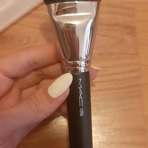 Mac 125s makeup brush new, large face brush