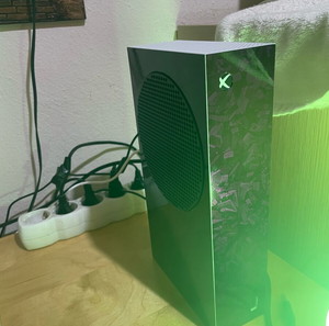 Πουλιέται Xbox series S 500gb σαν καινούργιο