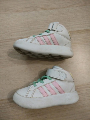 Adidas Grand Court Mid παιδικά παπούτσια νούμερο 23 μεταχειρισμένα, άσπρα