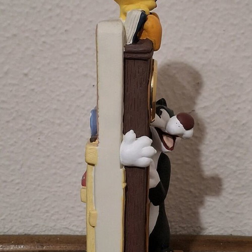 Vintage Tweety & Sylvester Looney Tunes clock like new, tabletop, analog