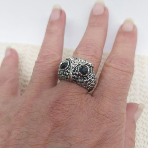 Vintage owl head ring with black onyx and crystals