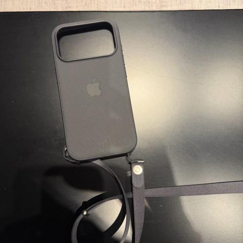 Θήκη iPhone 17 Pro αυθεντική με μαύρο λουράκι καινούργια