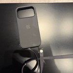 Θήκη iPhone 17 Pro αυθεντική με μαύρο λουράκι καινούργια