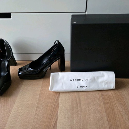 Massimo Dutti Studio pumps new, black patent leather, size 39