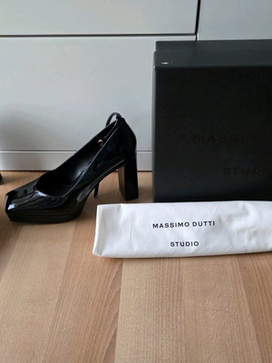 Massimo Dutti Studio pumps new, black patent leather, size 39