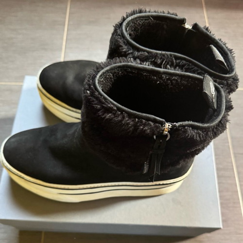 Hogan boots used, black size 39, suede with fur