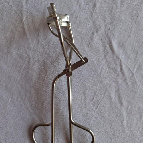 Vintage Amy Eyelash Curler used with silicone pad