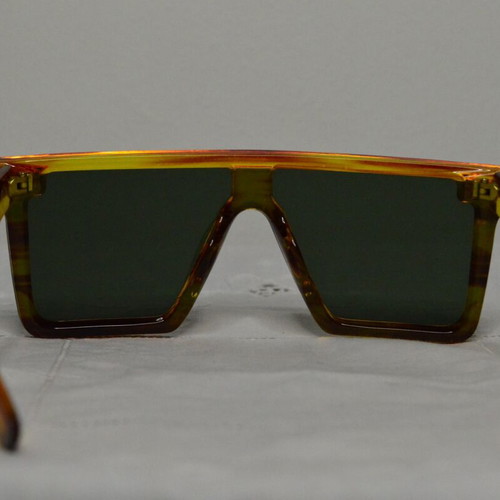 Square sunglasses used yellow and green