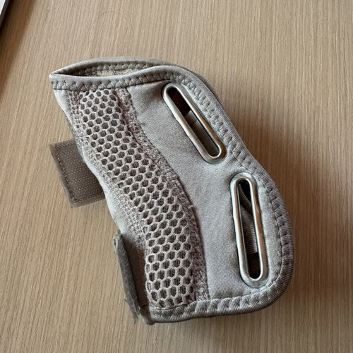 Wrist brace like new with metal splint for slim male or female hand
