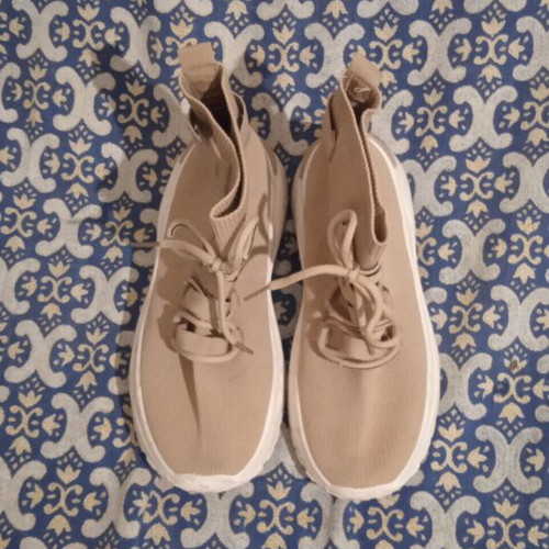 Women's athletic shoes size 39 beige, like new
