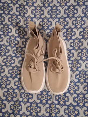 Women's athletic shoes size 39 beige, like new