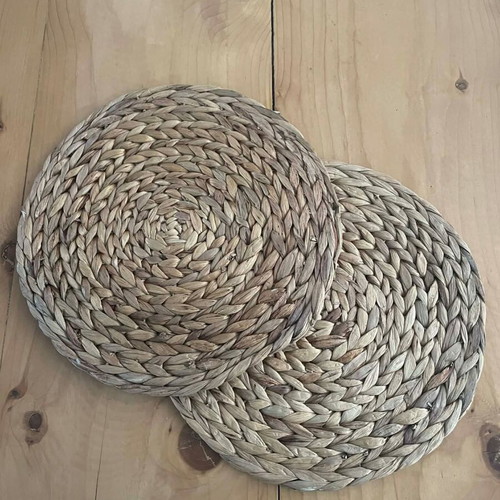 Seagrass round placemats set of 6 like new, natural beige