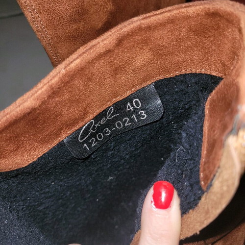 Axel brown ankle boots like new with gold detail and warm lining