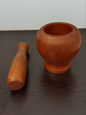 Wooden mortar with pestle like new