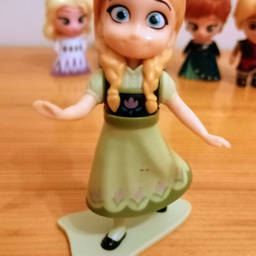 Frozen mini figures set of 6, like new, Disney characters