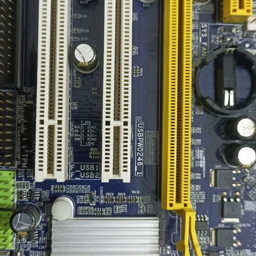 Foxconn G31MXP Micro ATX motherboard with Intel Core 2 Duo and 2GB DDR2 memory used