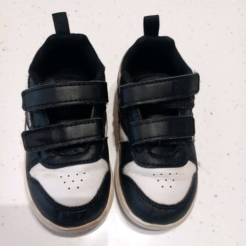 Reebok athletic shoes used, size 22