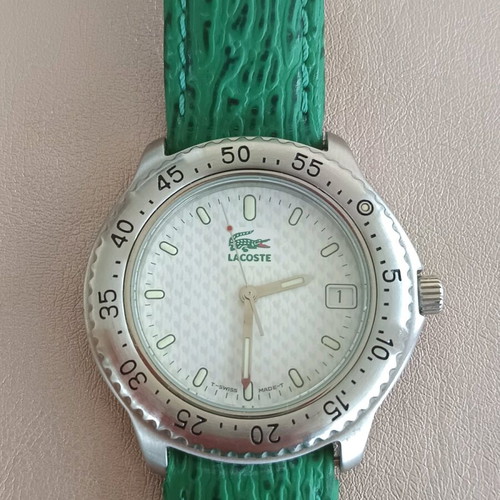 Quartz wristwatch used