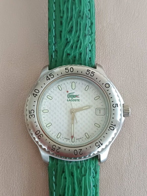 Quartz wristwatch used