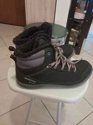 Quechua waterproof hiking shoes for snow, sizes 40-41