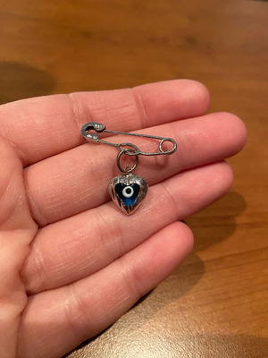 Παραμάνα από λευκόχρυσο με φυλαχτό καρδιά like new