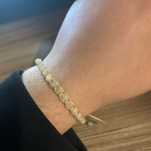 Adjustable bracelet used with sparkling stones