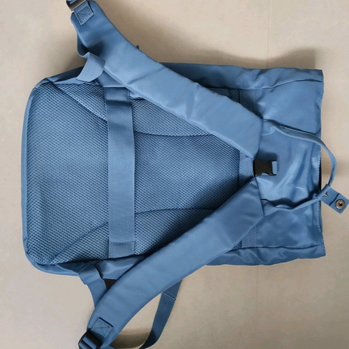 American Tourister blue backpack like new with pockets