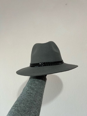 Fedora hat gray wool felt Mudo accessories like new