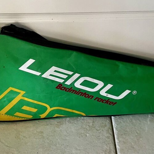 Little Fish 7 badminton racket with LEIOU carrying case