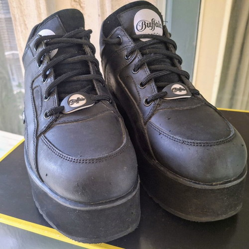 Buffalo London 1330-6 Low Black Platform Sneakers like new, size 39