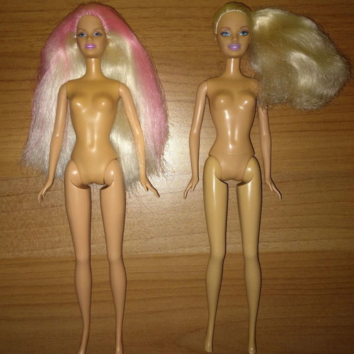 Barbie dolls used, pack of 2, early 2000s