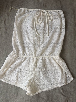 White lace playsuit Victoria’s Secret like new, strapless