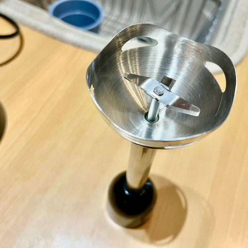 Stick blender 600 watt like new with stainless detachable rod
