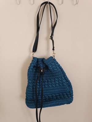 Blue knitted bucket bag with shoulder strap new