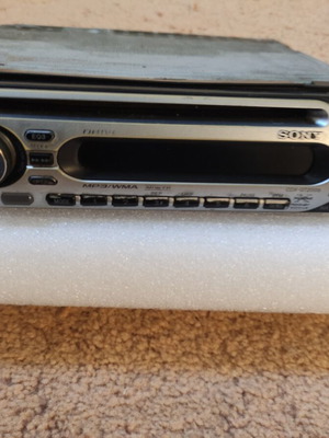Sony CD player car stereo CDX-GT200s used
