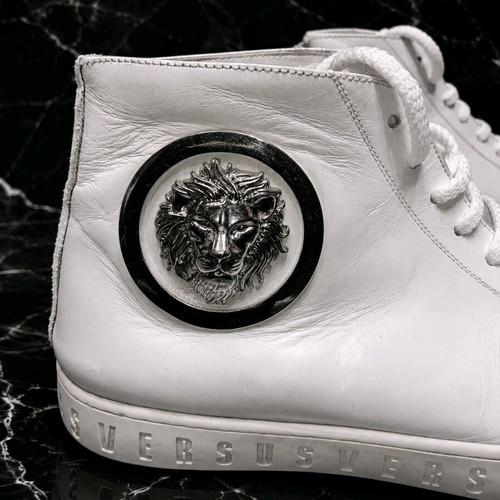 Versace Versus Lion Head sneakers size 43 like new, white leather