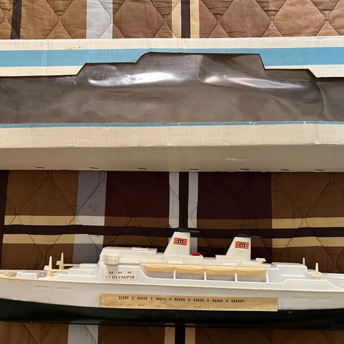 Caravel Toys cruise ship like new, in original box