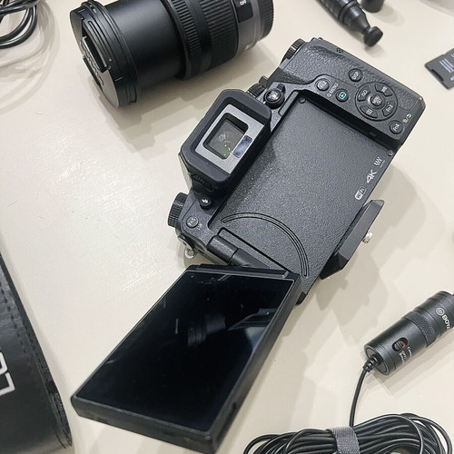 Panasonic Lumix G7 4K Vlogging Kit